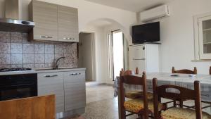 A kitchen or kitchenette at Villa Cordella 3