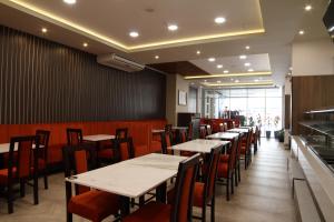 Restaurace v ubytování SM HOTEL Plus + 37 fotografií