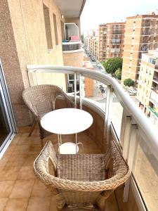 a balcony with a table and two chairs and a table at Feria de Abril de Sevilla Apartamento a 30 metros de la portada Fantástico! No hay nada mejor! in Seville