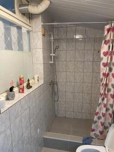 Bilik mandi di West Side appartement +5 gambar