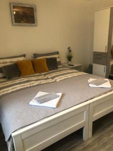 Posteľ alebo postele v izbe v ubytovaní Bolkovac Apartman Ulica Donje selo 33 Fužine