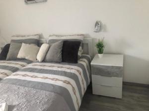 Posteľ alebo postele v izbe v ubytovaní Bolkovac Apartman Ulica Donje selo 33 Fužine