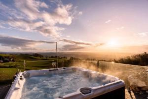 Billede fra billedgalleriet på 11 Bedroom Manor Sleeps 30 - Pool Sauna Hot Tub i Ruthin