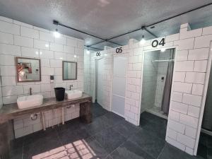 Koupelna v ubytování Residencia Ximatario + 33 fotografií