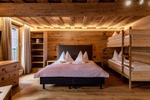 Postel nebo postele na pokoji v ubytování Das kleine Bio Hotel Tiefenbach