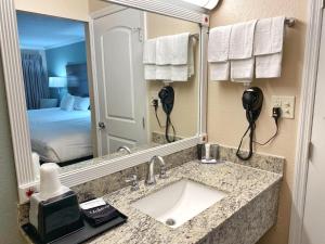 Ένα μπάνιο στο Roadstar Hotel Zephyrhills
