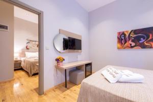 A bed or beds in a room at Casa Maria Hotel