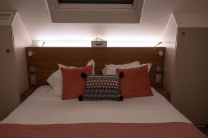 Postel nebo postele na pokoji v ubytování Hotel La Caleche