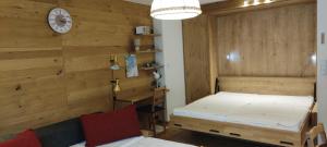 Posteľ alebo postele v izbe v ubytovaní Alpenappartements Domicil include Jokercard