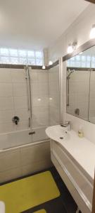 Kúpeľňa v ubytovaní Alpenappartements Domicil include Jokercard