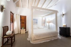 a bedroom with a canopy bed in a room at Mi Cuna Stays- Villa Milonga in Willemstad +71 photos