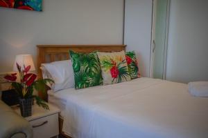 Katil atau katil-katil dalam bilik di Morne SeaView Apartments
