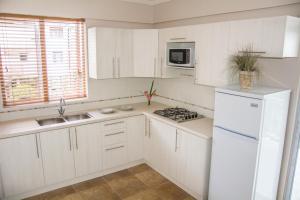 Dapur atau dapur kecil di Morne SeaView Apartments