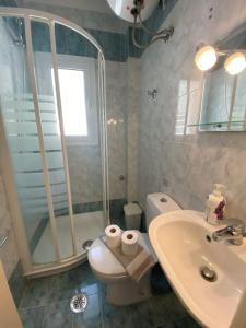 Kúpeľňa v ubytovaní Corfu Glyfada Beach Apartment 86 + 30 fotografií