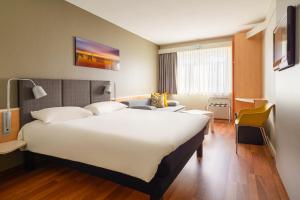 Postel nebo postele na pokoji v ubytování ibis Hotel Würzburg City