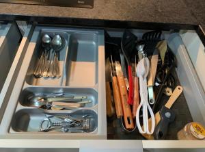a drawer full of kitchen utensils and utensils at PRECiOSO ÁTICO in Majadahonda