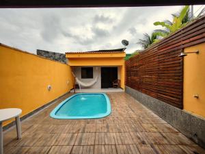 a swimming pool on the deck of a house at Casa com piscina no centro de Maragogi pertinho da praia! in Maragogi
