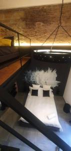 A bed or beds in a room at Sant'Andrea - Luxury Rooms in Vucciria