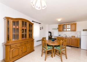 Kuchyň nebo kuchyňský kout v ubytování Apartments Jerko