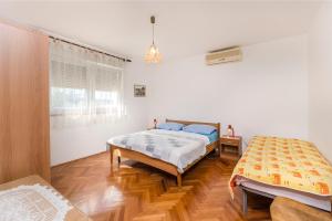 Postel nebo postele na pokoji v ubytování Apartments Jerko