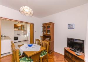 Kuchyň nebo kuchyňský kout v ubytování Apartments Jerko