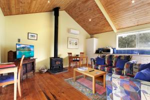 Televisyen dan/atau pusat hiburan di Clovelly Cottage