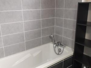 a bathroom with a bath tub with a shower at Appartement Villard-de-Lans, 3 pièces, 6 personnes - FR-1-689-16 in Villard-de-Lans