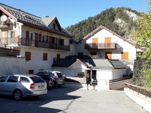 a woman walking in front of a house at Appartement Villard-de-Lans, 4 pièces, 8 personnes - FR-1-689-9 in Villard-de-Lans