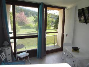 a room with a large window with a view at Studio Villard-de-Lans, 1 pièce, 4 personnes - FR-1-689-84 in Villard-de-Lans