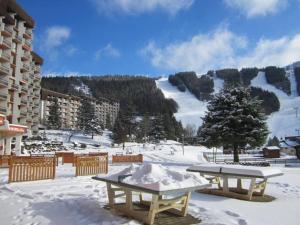 a snow covered patio with a ski slope in the background at Appartement Villard-de-Lans, 2 pièces, 5 personnes - FR-1-689-65 in Villard-de-Lans