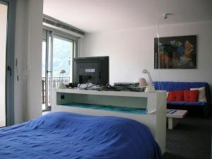 a bedroom with a bed and a desk with a television at Appartement Villard-de-Lans, 2 pièces, 4 personnes - FR-1-689-94 in Villard-de-Lans