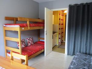 Posteľ alebo postele v izbe v ubytovaní Studio cosy 4 pers. pistes - Balcon & TV - FR-1-689-76
