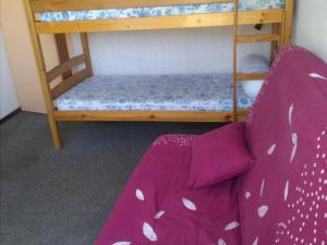 Posteľ alebo postele v izbe v ubytovaní Studio cosy 4 pers, au pied des pistes - 19m², ascenseur, TV, cuisine équipée, rénové, proche télécabines - FR-1-689-83