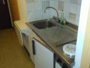 Kuchyňa alebo kuchynka v ubytovaní Studio cosy 4 pers, au pied des pistes - 19m², ascenseur, TV, cuisine équipée, rénové, proche télécabines - FR-1-689-83