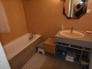 Kúpeľňa v ubytovaní Grand studio rénové 4/5 pers. avec balcon, garage, pied des pistes Villard-de-Lans - FR-1-689-102
