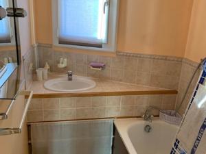a bathroom with a sink and a bath tub at Appartement Villard-de-Lans, 3 pièces, 6 personnes - FR-1-689-108 in Villard-de-Lans