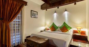 Postel nebo postele na pokoji v ubytování Angkor Village Hotel - Small Luxury Hotels of the World