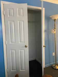 Foto de la galeria de Large 3-Bedrooms/2-Bath Apt, One Block to Train a Brooklyn