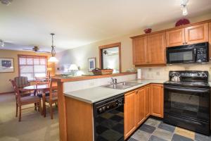 Kjøkken eller kjøkkenkrok på 1205B - Double Queen Standard Eagle Springs West condo