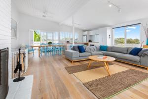 Posezení v ubytování Godwin Goodness – Blairgowrie Beachside Accommodation