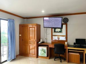 TV a/nebo společenská místnost v ubytování Lamai Guesthouse