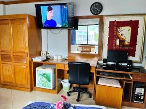 TV a/nebo společenská místnost v ubytování Lamai Guesthouse