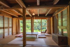 Fotografie z fotogalerie ubytování 古民家一棟貸し宿　山のめぐみ舎 v destinaci Niyodogawa