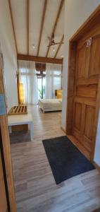 Postel nebo postele na pokoji v ubytování Origami Inn Himandhoo