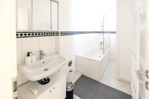 Koupelna v ubytování Modern & Chic Apartment with Balcony in Offenbach