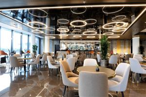 Grand Plaza Hotel & Congress Center餐厅或其他用餐的地方