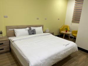 Postel nebo postele na pokoji v ubytování Downtown Accommodation