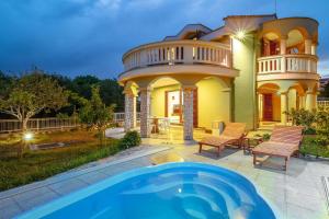 Fotografie z fotogalerie ubytování Charming Villa Rea with heated pool v destinaci Sveti Filip i Jakov
