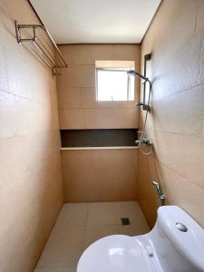 Ett badrum på One Tagaytay Place Private Residences