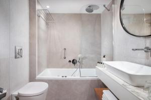 Koupelna v ubytování Platanista Hotel